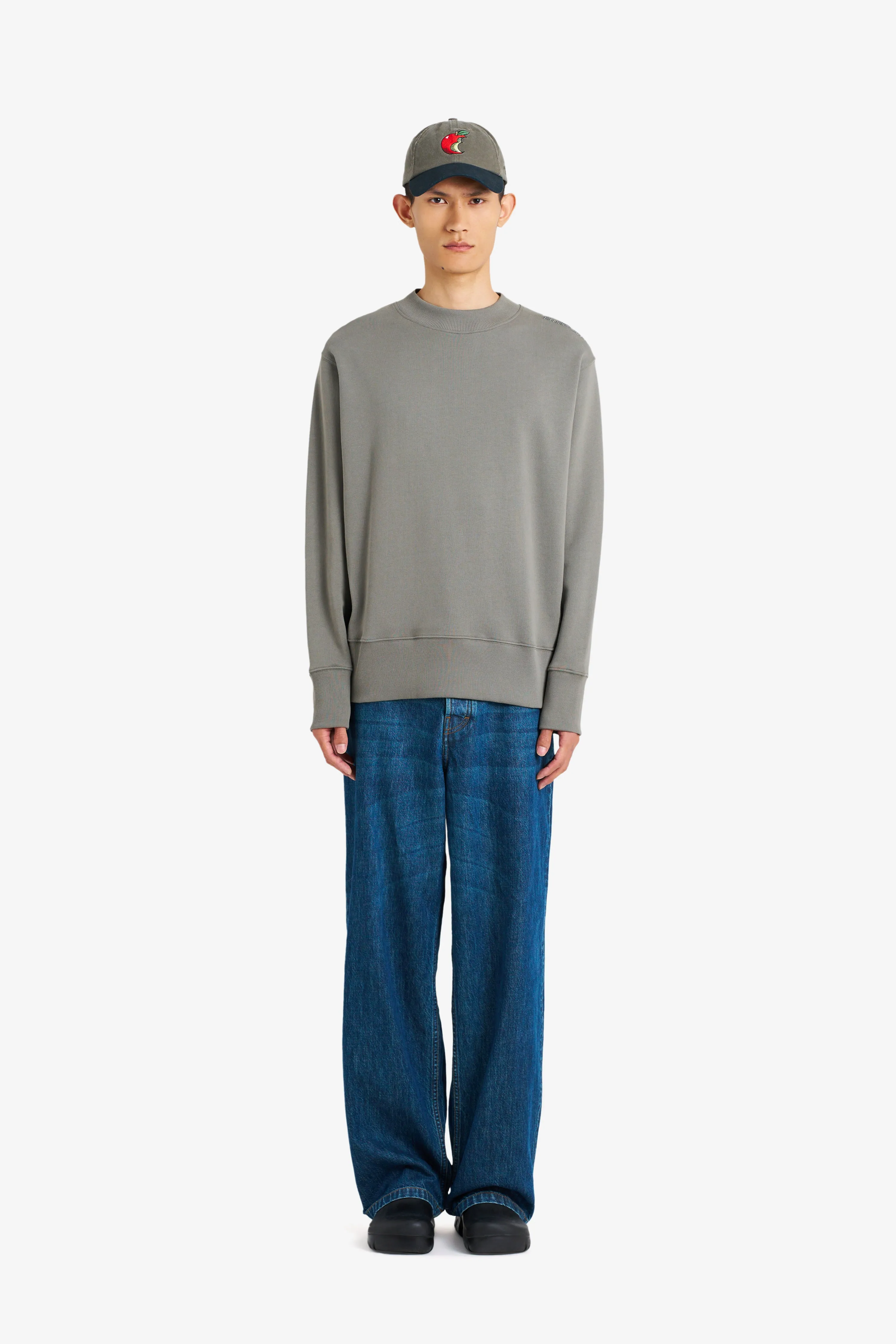 RELAX CREW NECK GREY