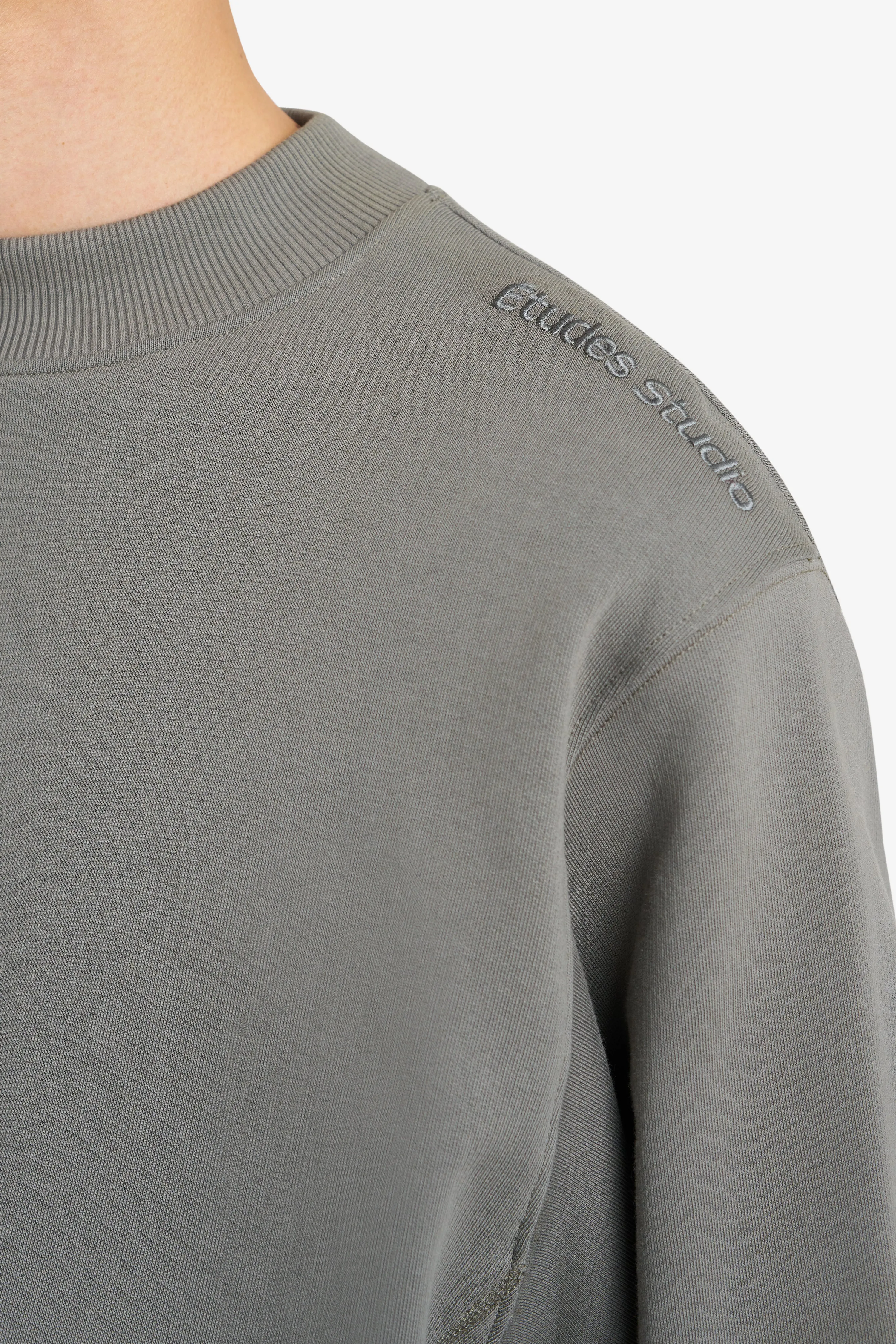 RELAX CREW NECK GREY