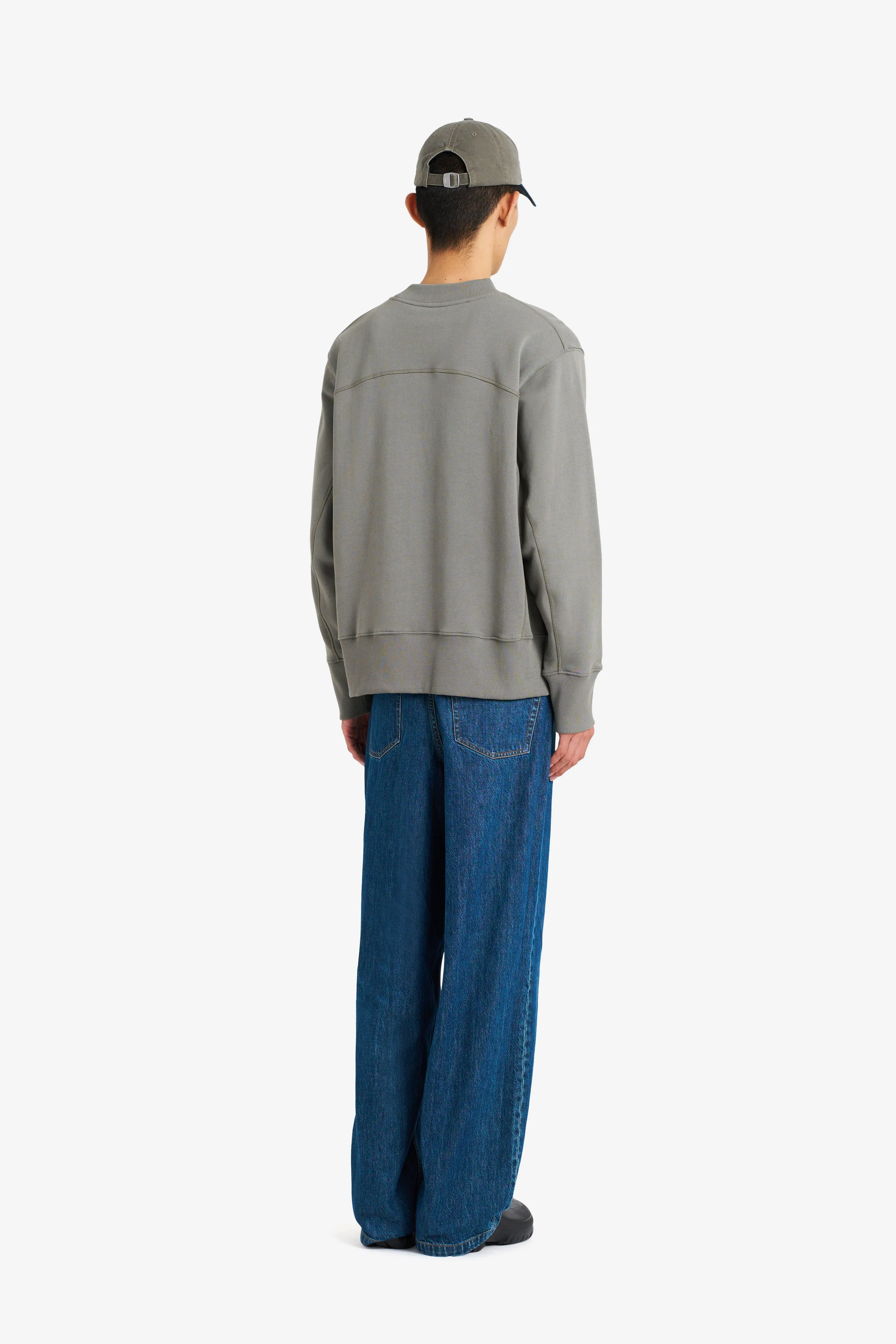 RELAX CREW NECK GREY